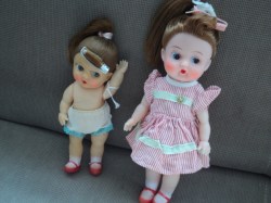 6.5'' - 9.5" 3 CUTIE NURSER 50S GIRLY VINYL DOLL ORIGINAL DRESS, CURLER TRIO  JAPAN